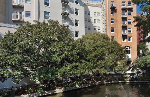 Downtown San Antonio Condo | Studio Suite w/Kitchenette on Riverwalk in San Antonio at Riverside Suites!