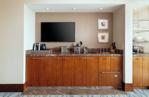 Paradise Island Apartment | Studio Terrace View - 1 King bed and 1 Sleeper Sofa - 523 Sq Ft - Max: 3 Guests
