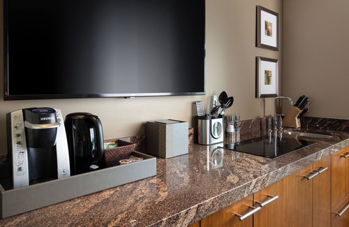 Paradise Island Apartment | Studio Terrace View - 1 King bed and 1 Sleeper Sofa - 523 Sq Ft - Max: 3 Guests
