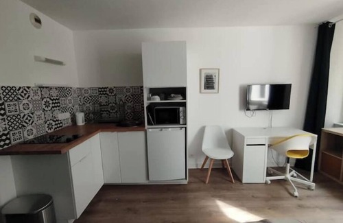 Morlaix Apartment | Studio terrace in town center near pedestrian streets, port, restaurants.