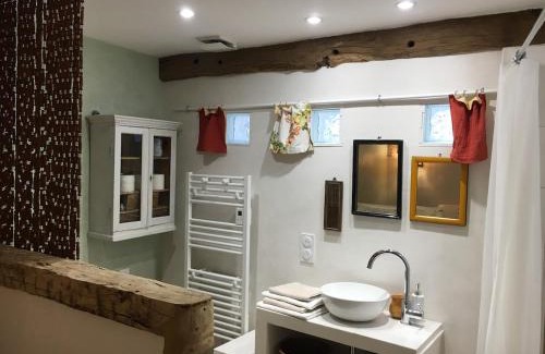 La Celle-sous-Gouzon Apartment | Studio Terrasse Le petit cabanon