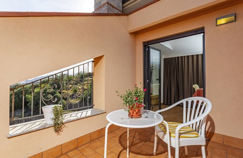 Furci Siculo House | Studio 'The Amphora Lodging' with Sea View, Wi-Fi and Air Conditioning