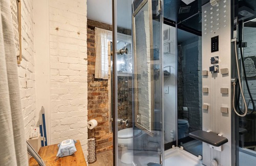 Metropolitan Apartment | Studio @ the Hive, Cozy Cute
