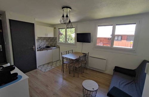 Allemond Apartment | Studio ThiCha Summer and Winter offers access to the Oisans resort and Alpe d'Huez.