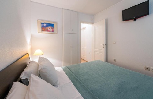 Lavreotiki Apartment | Studio Thorikosite