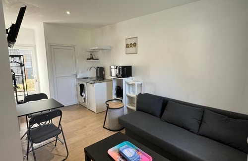 Sevran House | Studio Très Confortable Avec Grand Jardin Pour Stationner Véhicule Transports