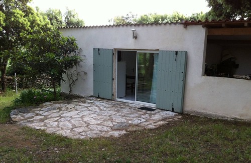 Bonifacio Apartment | Studio, under olive trees in the Bonifacian countryside