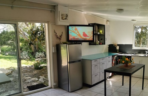 Bonifacio Apartment | Studio, under olive trees in the Bonifacian countryside