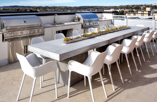 Civic District Condo | Studio unit/Austin - Full Kitchen, W/D, Rooftop Pool, & More!