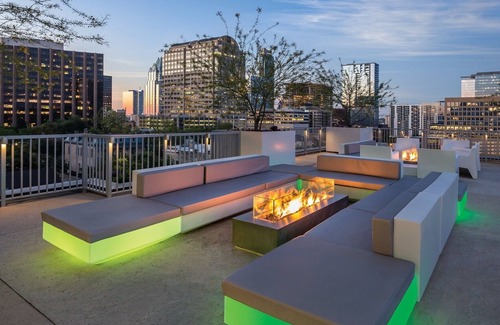 Civic District Condo | Studio unit/Austin - Full Kitchen, W/D, Rooftop Pool, & More!