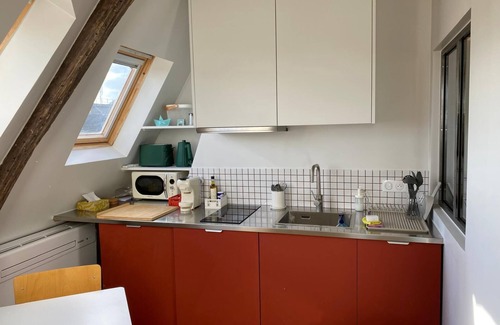 10th Arrondissement Apartment | Studio Victoria - Centre de Paris