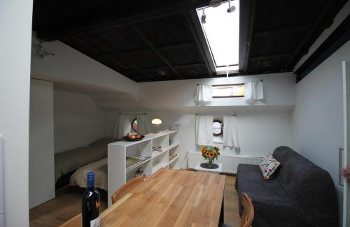 Nieuwmarkt en Lastage Apartment | studio Vincent van Gogh