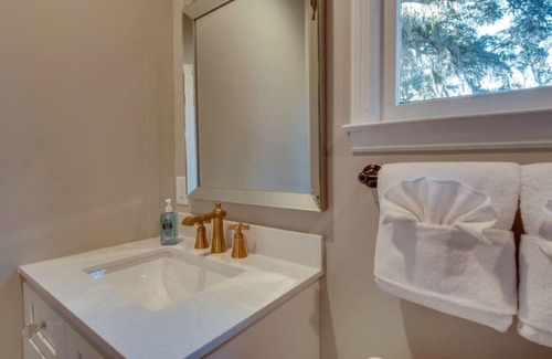 Thunderbolt House | Studio w/ Pool & Gazebo-Swanky Savannah Style
