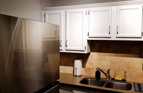 College Town Apartment | Studio walking distance to Stadium & Nightlife!