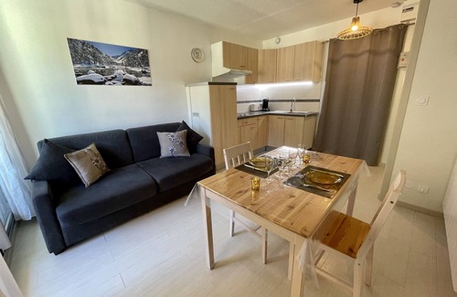 Cauterets Apartment | STUDIO WIFI ALL COMFORT 440 M DES TELECABINES du LYS, A PROXIMITE DES COMMERCES