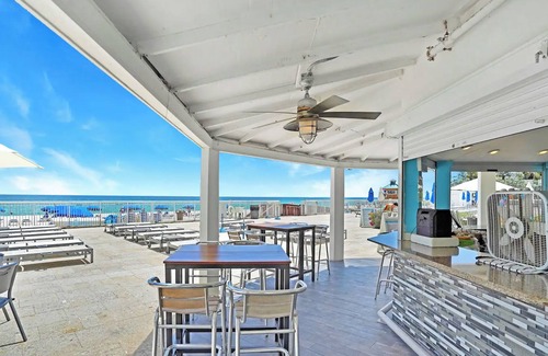 Sunny Isles Beach Apartment | Studio with Beach Access and Panoramic City View!