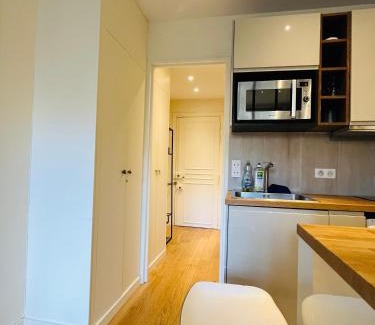Passy Apartment | Studio with Balcony 800m to Trocadéro and Tour Eiffel