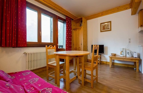 Combloux Apartment | Studio with Balcony and Pool in Combloux! # GC41