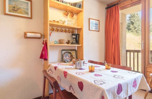 Montgenevre Apartment | Studio with balcony in Montgenèvre, pets allowed