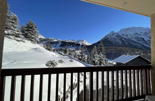 Montgenevre Apartment | Studio with balcony in Montgenèvre, pets allowed