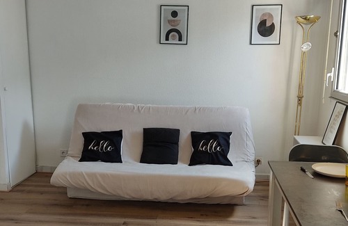 La Madeleine Apartment | Studio with balcony in Nice - 15 min from the sea