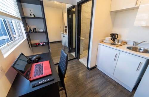 Selly Oak Apartment | Studio with free WiFi and 50” TV in SellyOak!