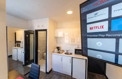 Selly Oak Apartment | Studio with free WiFi and 50” TV in SellyOak!