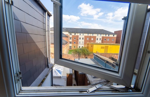 Selly Oak Apartment | Studio with free WiFi and 50” TV in SellyOak!