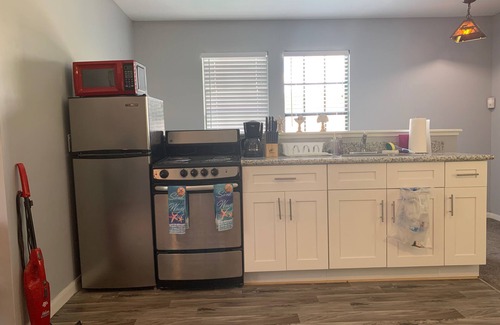Jersey Village Apartment | Studio with monthly discount with Kitchen, wifi Washer-dryer in a quiet location