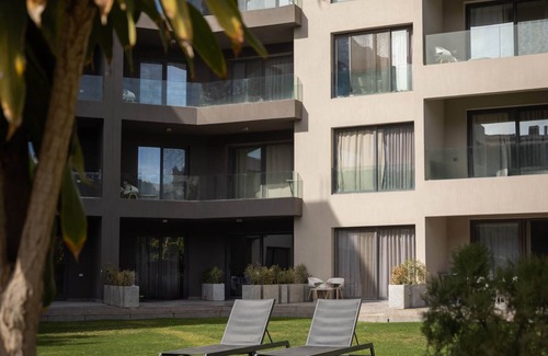 New Cairo House | Studio with Pool Access & Serene Garden View - GF