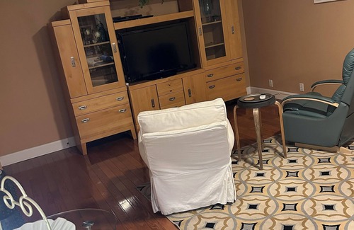 Fullerton House | Studio with private entrance and pool area