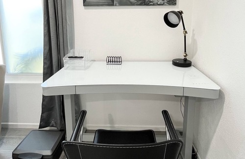 La Sierra House | Studio with private garage near CBU, Kaiser & Parkview Hospital