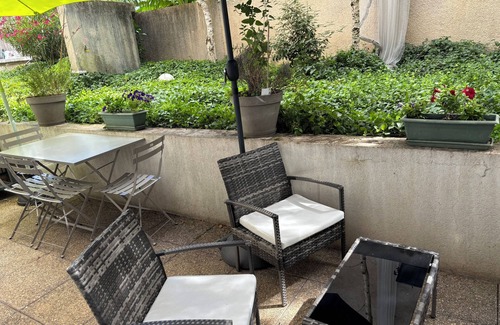 Villette Gare Apartment | Studio with private outdoor living in Part Dieu