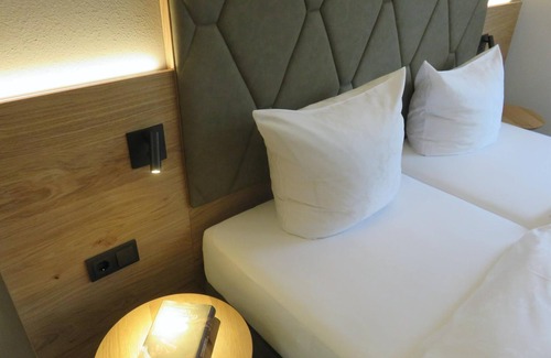 Idar-Oberstein House | Studio with separate bedrooms, shower/toilet - Diamanthotel Idar-Oberstein