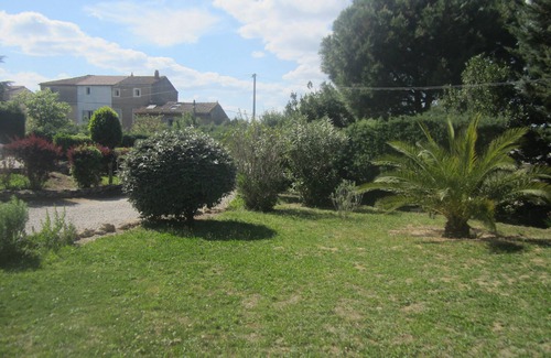 Marcorignan Apartment | studio with swimming pool on 3000 m of wooded land