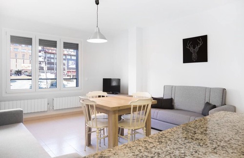 Pas de la Casa Apartment | Studio with Views. 300 mtrs from slopes. PAS DE LA CASA. 31