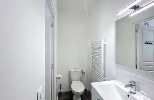 Chatellerault Apartment | Studios - 1 min Gare Chatellerault - Entrée Autonome -