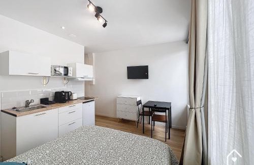 Chatellerault Apartment | Studios - 1 min Gare Chatellerault - Entrée Autonome -