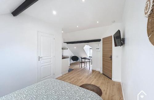 Chatellerault Apartment | Studios - 1 min Gare Chatellerault - Entrée Autonome -