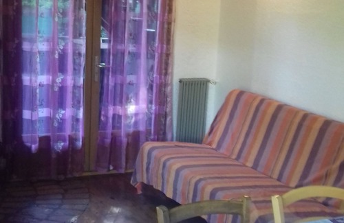 Embrun Apartment | Studios in chalets with private parking.