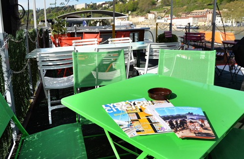 2nd Arrondissement Boat Rental | Studo barge, CASTOR, unusual, heart of Lyon, edge of Saône, old Lyon,