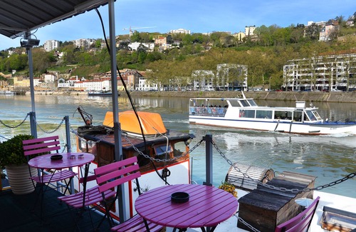 2nd Arrondissement Boat Rental | Studo barge, CASTOR, unusual, heart of Lyon, edge of Saône, old Lyon,