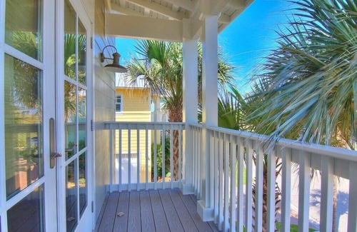 Cinnamon Shore House | Stunner w/Wrap-Around Porch near Beach Access in Cinnamon Shore