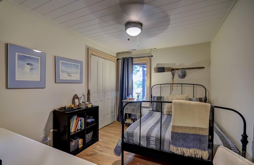 Utterson Cottage | Stunning 4Bed, 2Bath Cottage on Skeleton Lake! 2.7 Acres! Privacy!