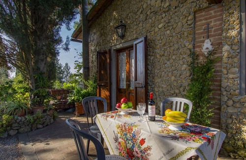 Palaia House | Stunning private villa for 2 guests with TV and terrace