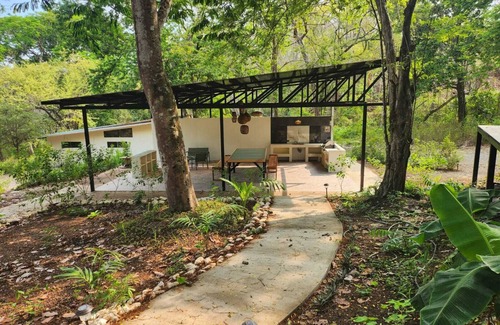 Paquera Villa | Stunning 50m2 Dome in middle of wildlife 400 meters/yards to the beach, sleeps 4