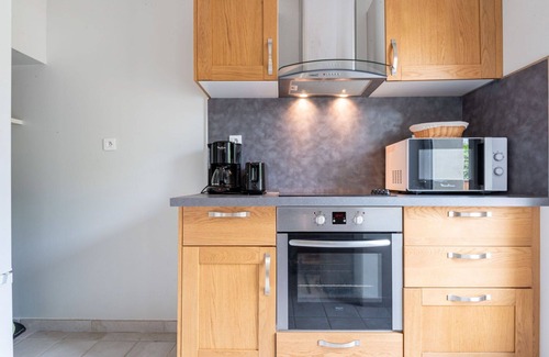 Commes House | Stunning private villa for 4 guests with WIFI, TV, terrace and pets allowed