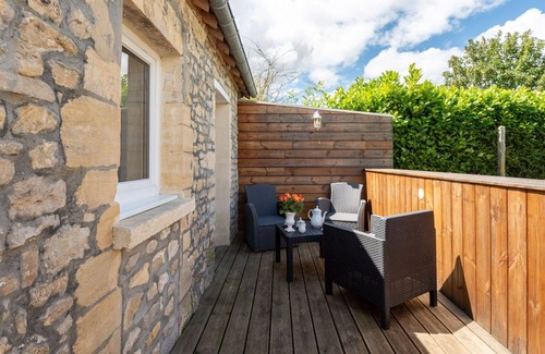 Commes House | Stunning private villa for 4 guests with WIFI, TV, terrace and pets allowed