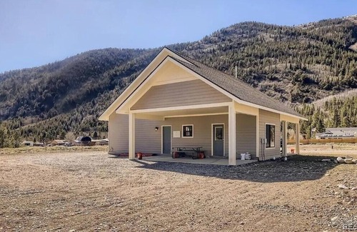 Leadville Cabin | Stunning 1 acre lot on Arkansas River