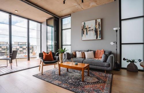 Kingston Apartment | Stunning 1-Bed Above Foreshore with Water Views
